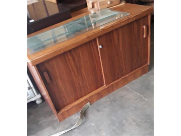 ~/upload/Lots/38557/3naaicdfm7jie/LOT 48 WALL CABINET_t600x450.jpg